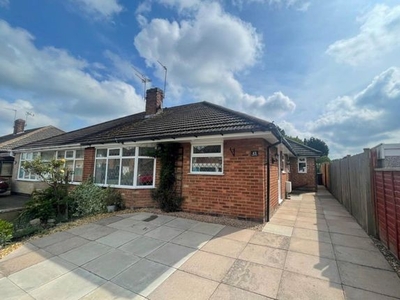 Bungalow to rent in Primrose Hill, Oadby, Leicester LE2