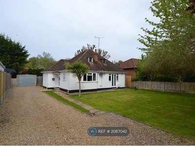Bungalow to rent in River Ash Estate, Shepperton TW17