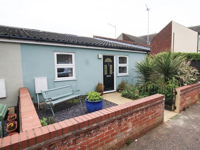Bungalow to rent in Sussex Road, Gorleston, Great Yarmouth NR31