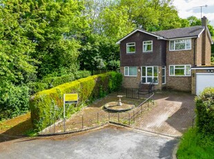 Detached house for sale in Fieldway, Berkhamsted HP4