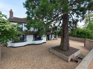 Detached house for sale in Heath Road, Leighton Buzzard LU7
