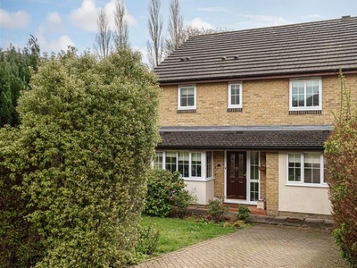 Detached house to rent in Abinger Drive, Redhill RH1