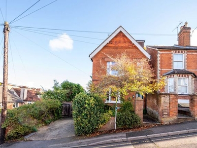 Detached house to rent in Cheselden Road, Guildford GU1