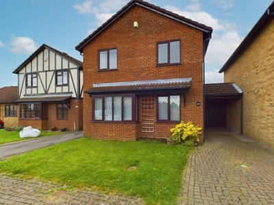 Detached house to rent in Clayfields, Penn, High Wycombe, Buckinghamshire HP10