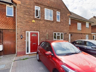 Detached house to rent in Elizabeth Avenue, Staines-Upon-Thames, Surrey TW18