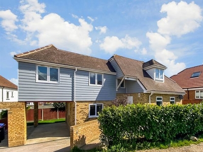 Detached house to rent in Gordon Road, Whitstable CT5