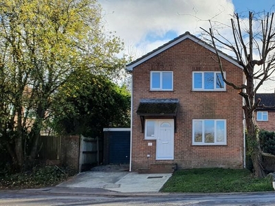 Detached house to rent in Herriard Way, Tadley RG26