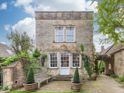 Detached house to rent in High Street, Burford OX18