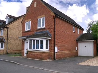 Detached house to rent in Kestrels Mead, Tadley, Hampshire RG26