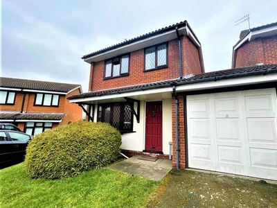 Detached house to rent in Larch Croft, Tividale, Oldbury B69