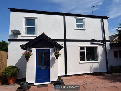 Detached house to rent in Manning Road, Southport PR8
