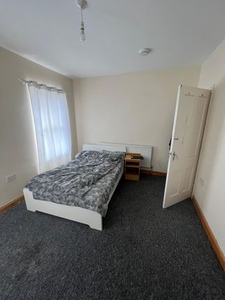 Detached house to rent in Saxon Road, Luton LU3
