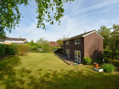 Detached house to rent in School Way, High Wycombe HP11