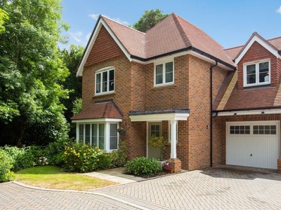 Detached house to rent in Sycamore Road, Cranleigh GU6