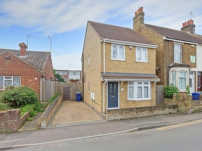 Detached house to rent in Tonge Road, Sittingbourne, Kent ME10