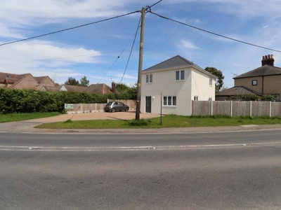 Detached house to rent in Weeley Road, Clacton-On-Sea CO16