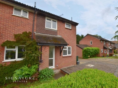 End terrace house to rent in Furtherfield, Abbots Langley WD5