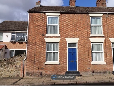 End terrace house to rent in High Street, Northampton NN2