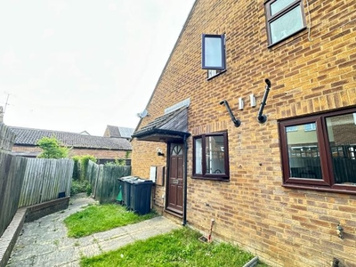 End terrace house to rent in Lucas Gardens, Luton, Bedfordshire LU3