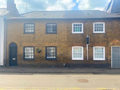 End terrace house to rent in Russell Street, Windsor, Berkshire SL4