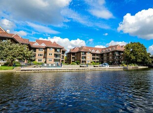 Flat for sale in Mariners Way, Cambridge CB4