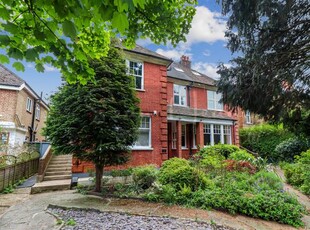 Flat for sale in Station Road, New Barnet, Barnet EN5