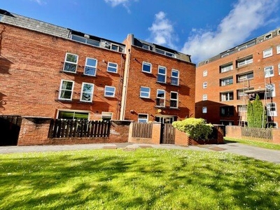Flat to rent in Alma Court, Bristol BS8