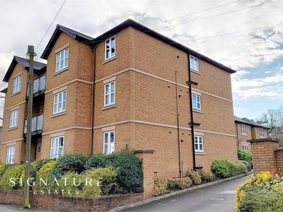 Flat to rent in Andersons Croft, Cotterells, Hemel Hempstead HP1