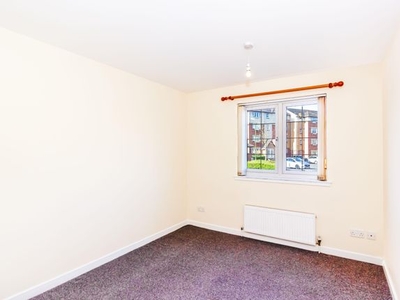 Flat to rent in Burnvale Place, Livingston EH54