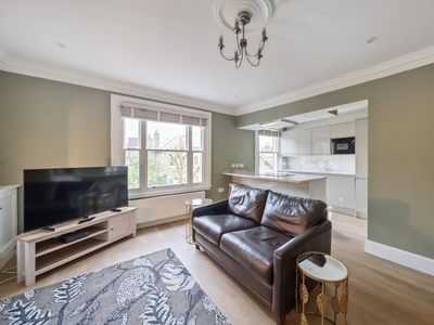 Flat to rent in Cardigan Road, Richmond TW10
