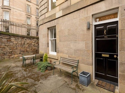 Flat to rent in Carlton Street, Stockbridge, Edinburgh EH4