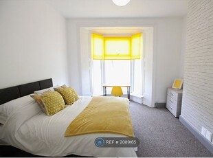 Flat to rent in Carlton Terrace, Swansea SA1