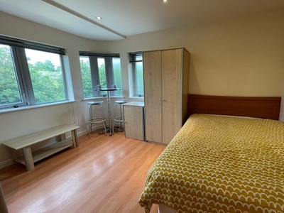 Flat to rent in Central Park Avenue, Pennycomequick, Plymouth PL4