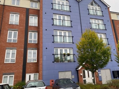 Flat to rent in Chadwick Road, Slough SL3
