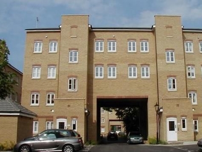 Flat to rent in Coopers Court, Gidea Park, Romford, Essex RM2