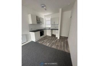 Flat to rent in Eleanor Street, Grimsby DN32