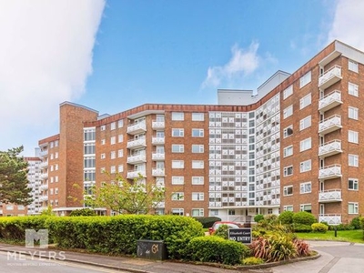 Flat to rent in Elizabeth Court, Grove Road, Bournemouth BH1