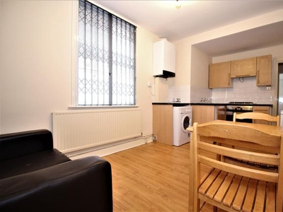 Flat to rent in Evington Road, Off London Road, Leicester LE2