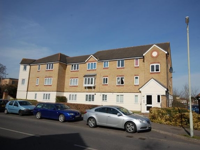 Flat to rent in Explorer Drive, Watford WD18