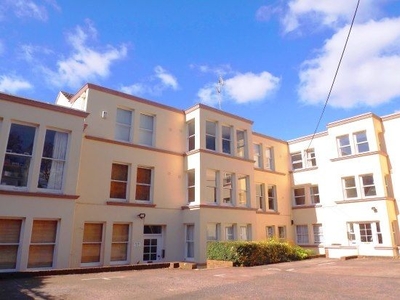 Flat to rent in Harrington Road, Brighton BN1