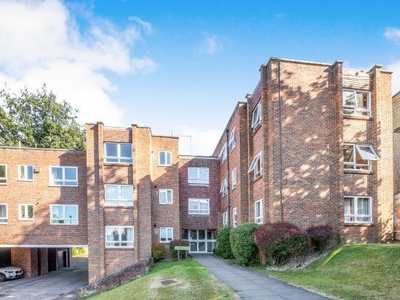 Flat to rent in Harvey Lodge, Guildford GU1