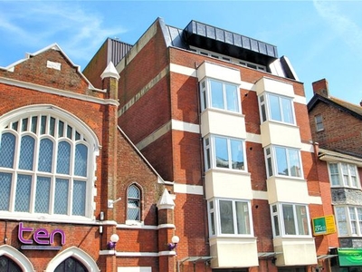 Flat to rent in High Street, Worthing, West Sussex BN11