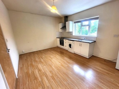 Flat to rent in Highview Street, Dudley DY2