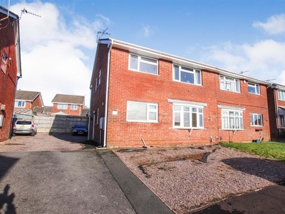 Flat to rent in Holly Drive, Werrington, Stoke-On-Trent ST2