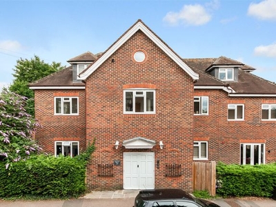 Flat to rent in Junction Place, Junction Road, Dorking, Surrey RH4