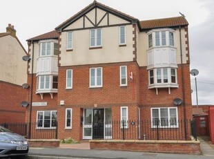Flat to rent in Keepers Court, Crescent Avenue, Whitby YO21