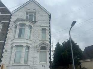 Flat to rent in Kenilworth Road, Barry CF63