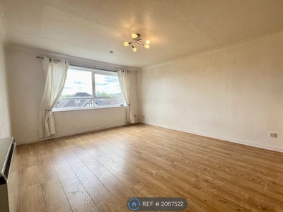 Flat to rent in Kenley Close, Barnet EN4