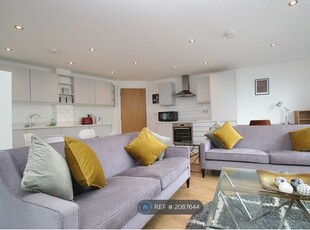 Flat to rent in Leylands House, Leeds LS9