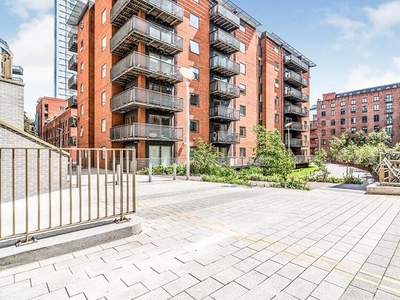 Flat to rent in Lower Chatham Street, Manchester M1